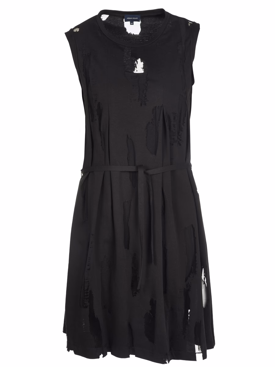 Did Giorgio Armani wear a embroidered dress?