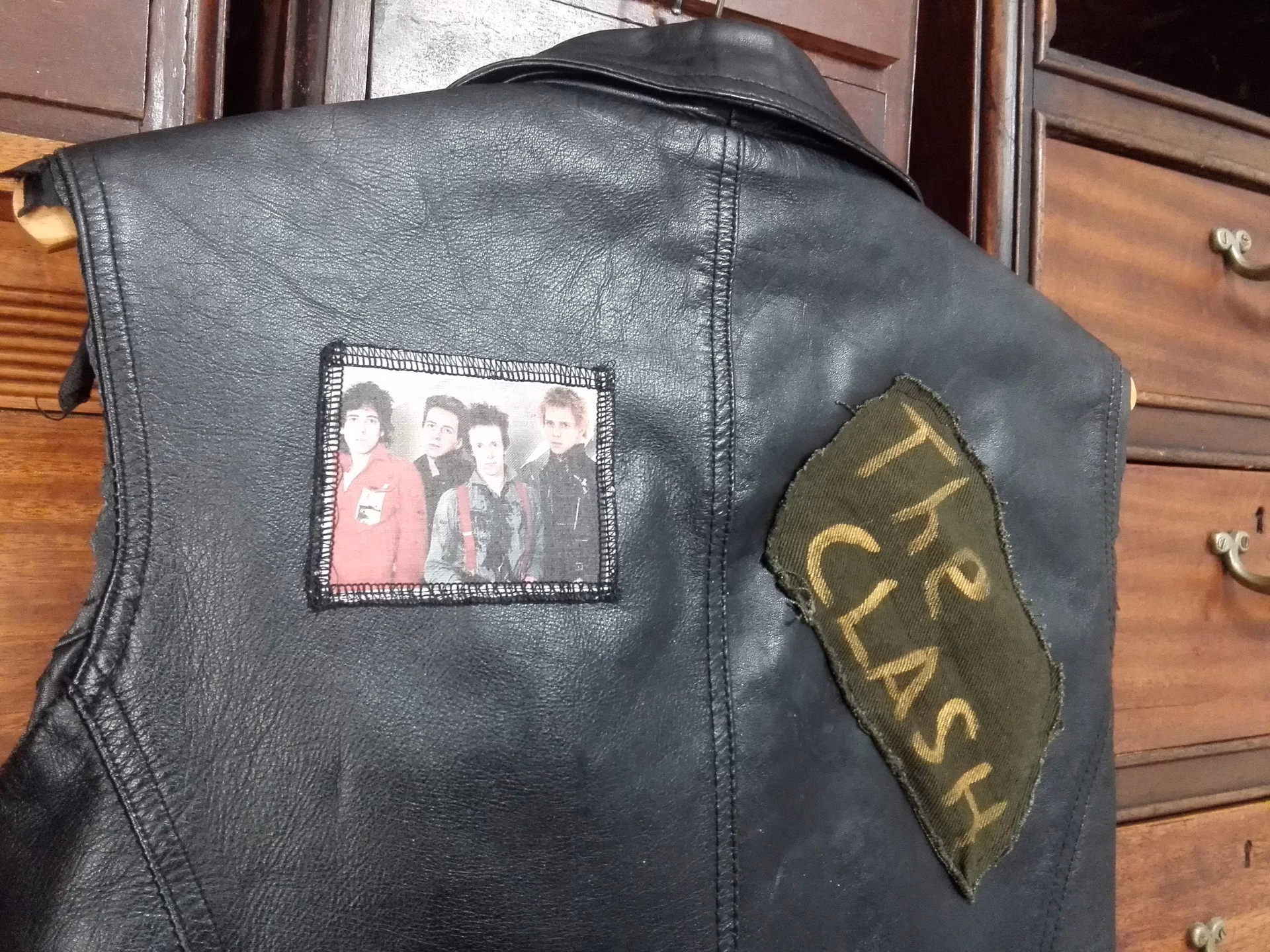 Who wears a battle jacket?