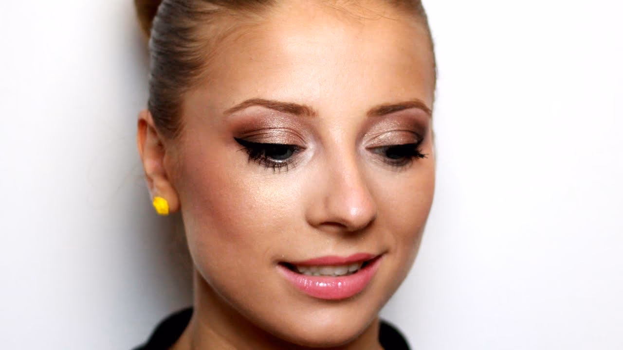 Which eyeshadow sticks are best for blue eyes?