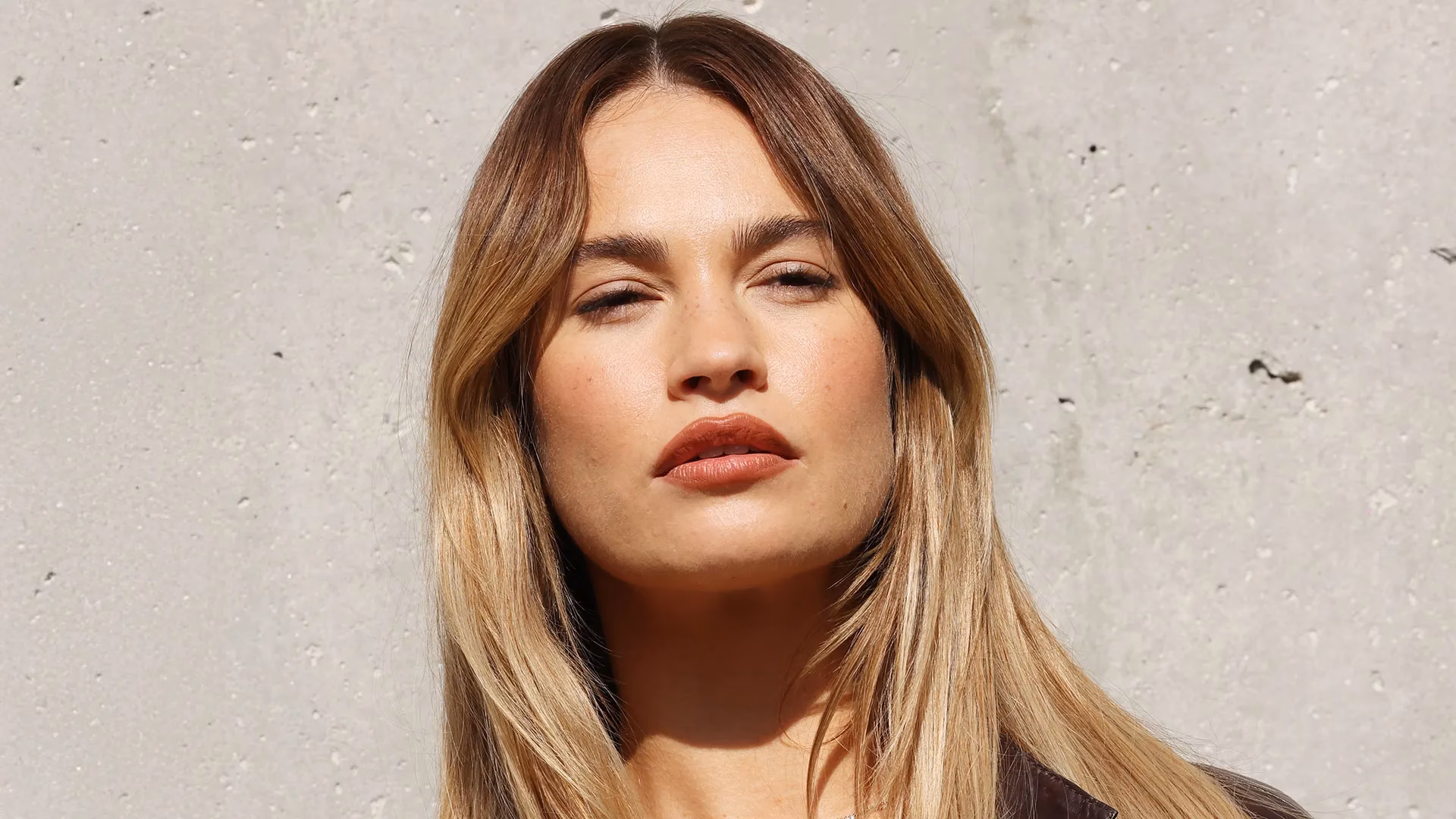 What is the French word for 'blonde'?