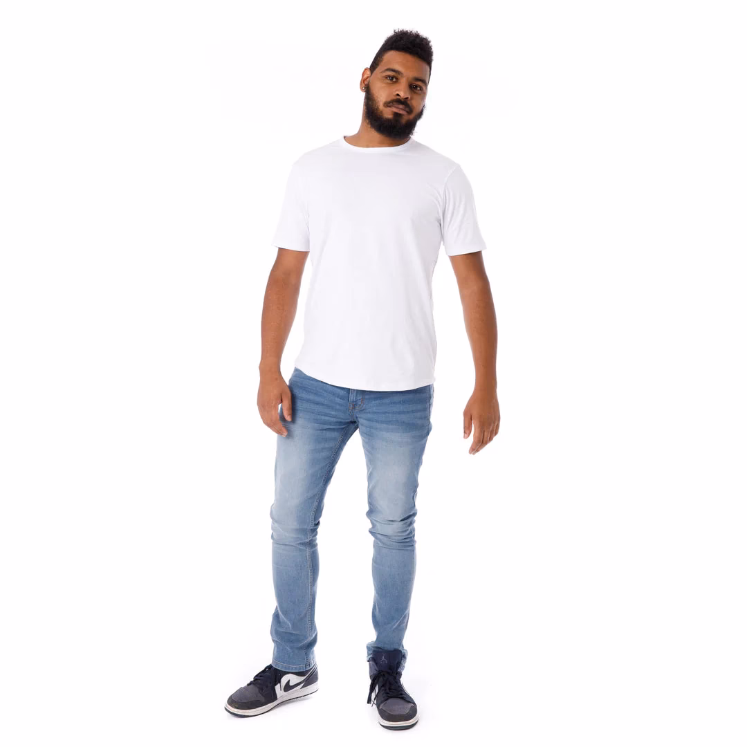 Can you wear white shoes with a blue T-shirt?