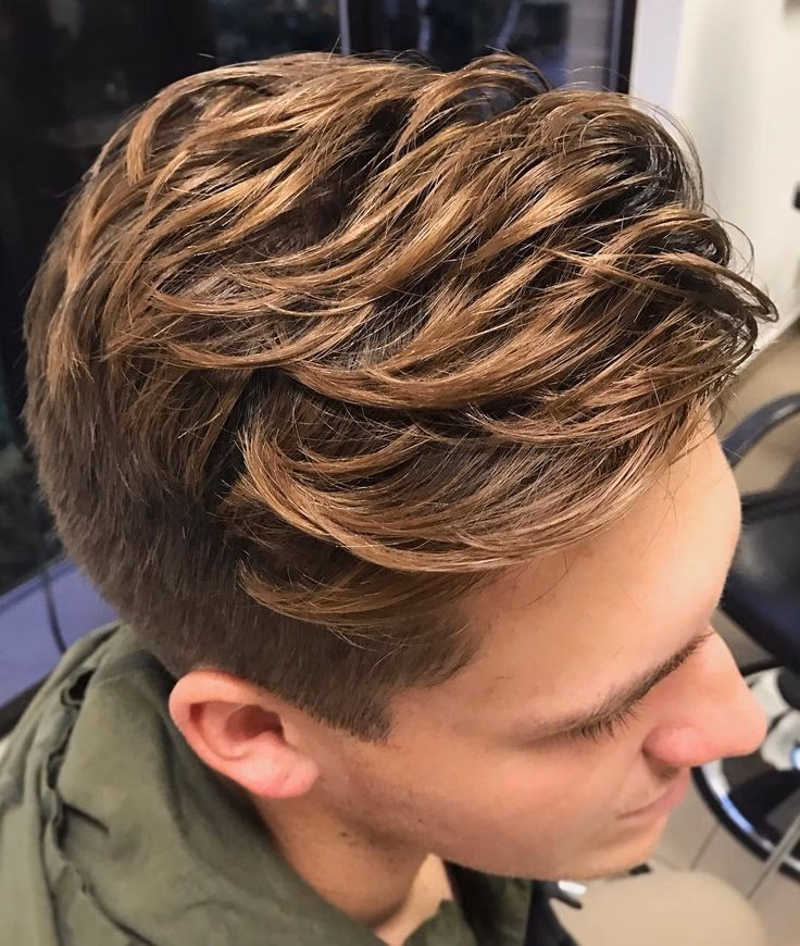 Do blonde highlights look hot on dark hair?