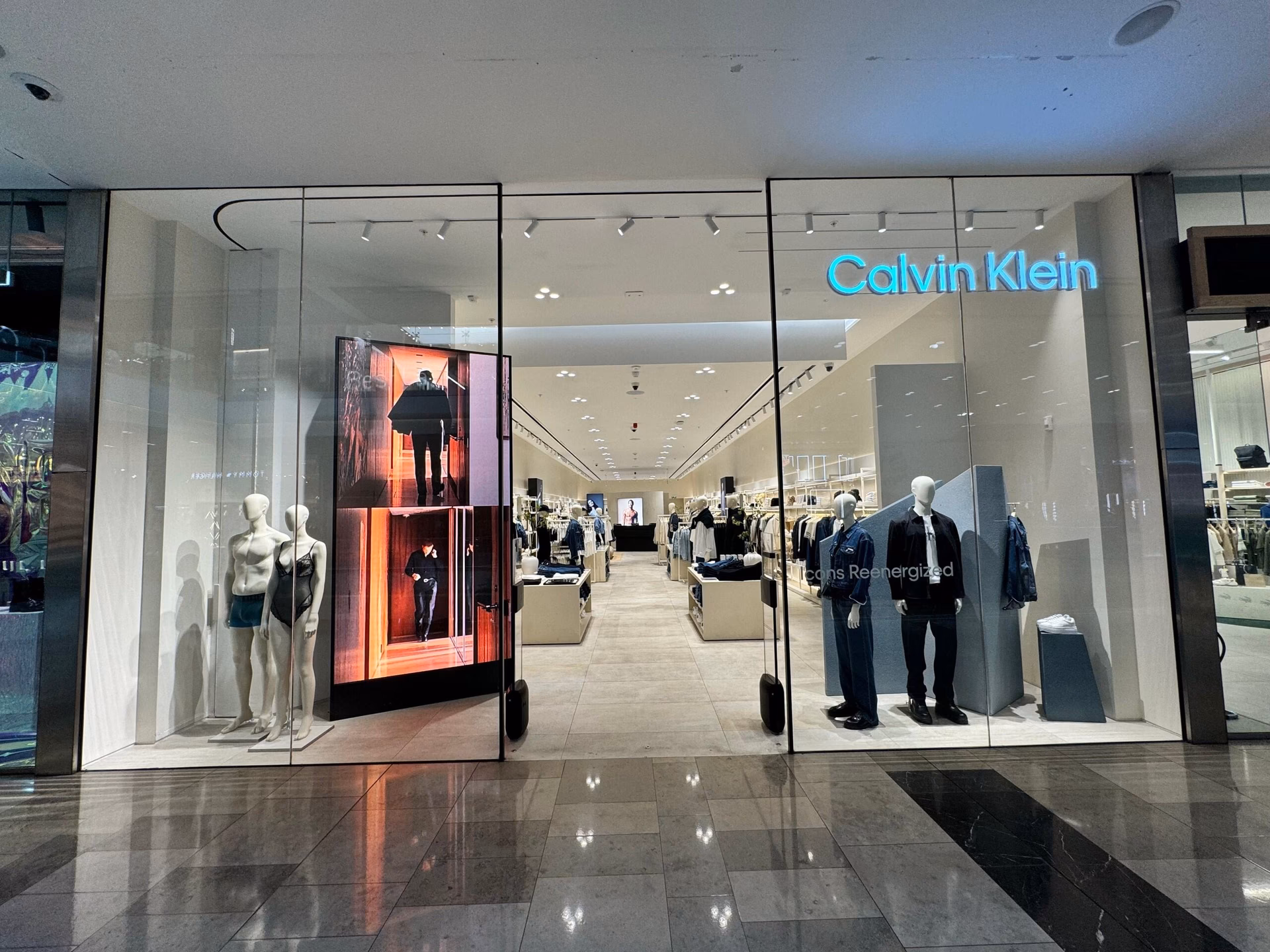Does Calvin Klein have a pick-up location?