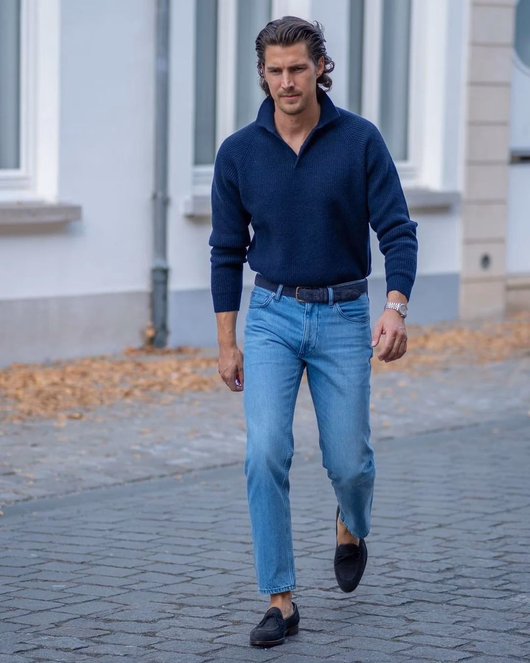 What to wear with distressed jeans?
