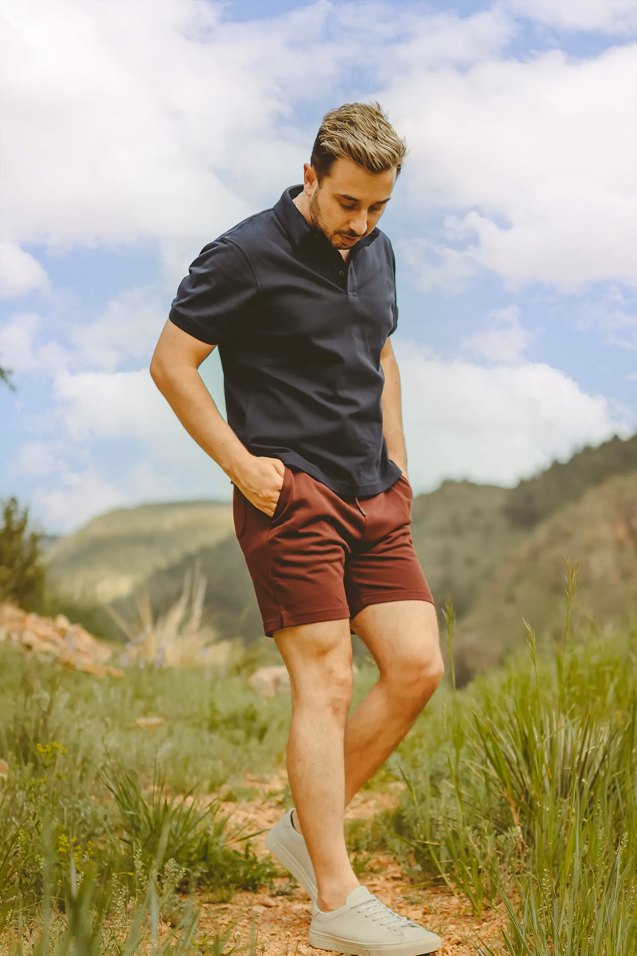 How to wear short men's clothes?