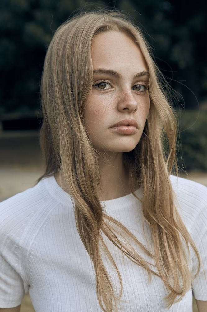 What hair color goes with hazel eyes?