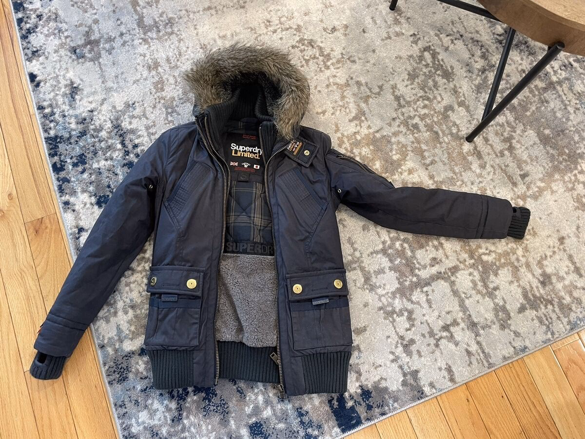 Which Superdry jacket fits a slim 6?
