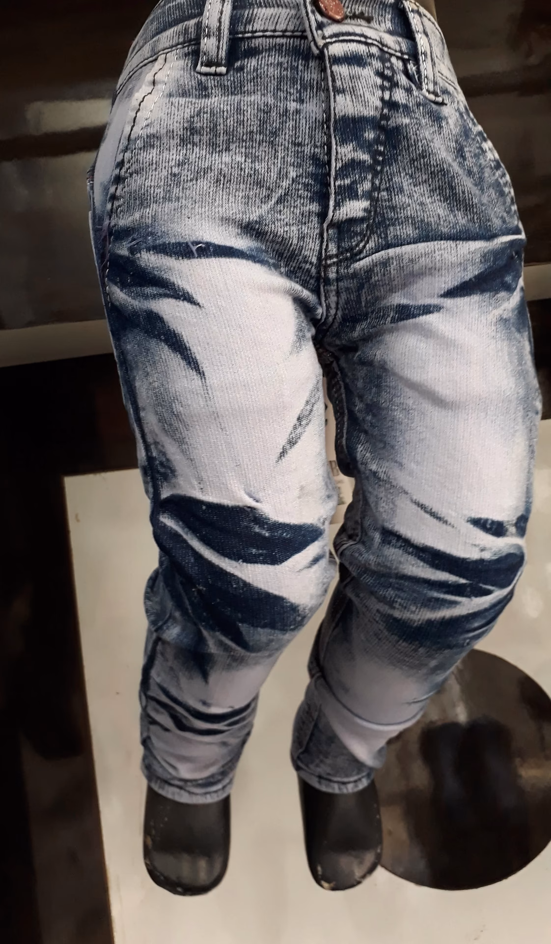 How many jeans wholesalers in Delhi?