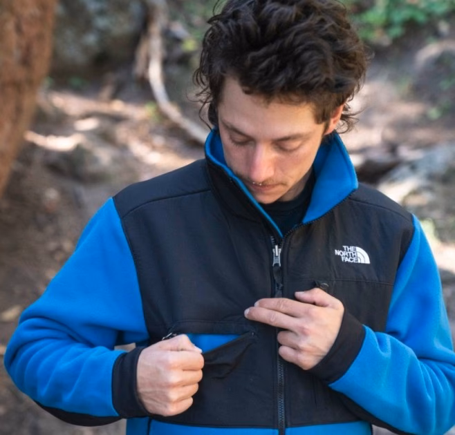 How much does a north face Denali weigh?