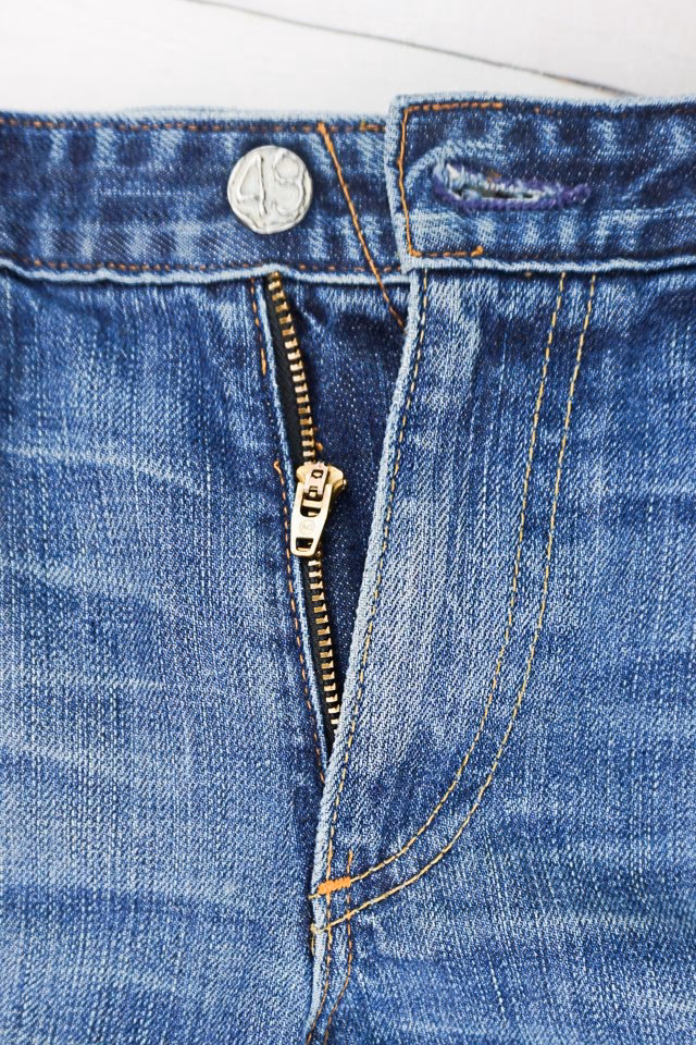 What is a zip locker on jeans?