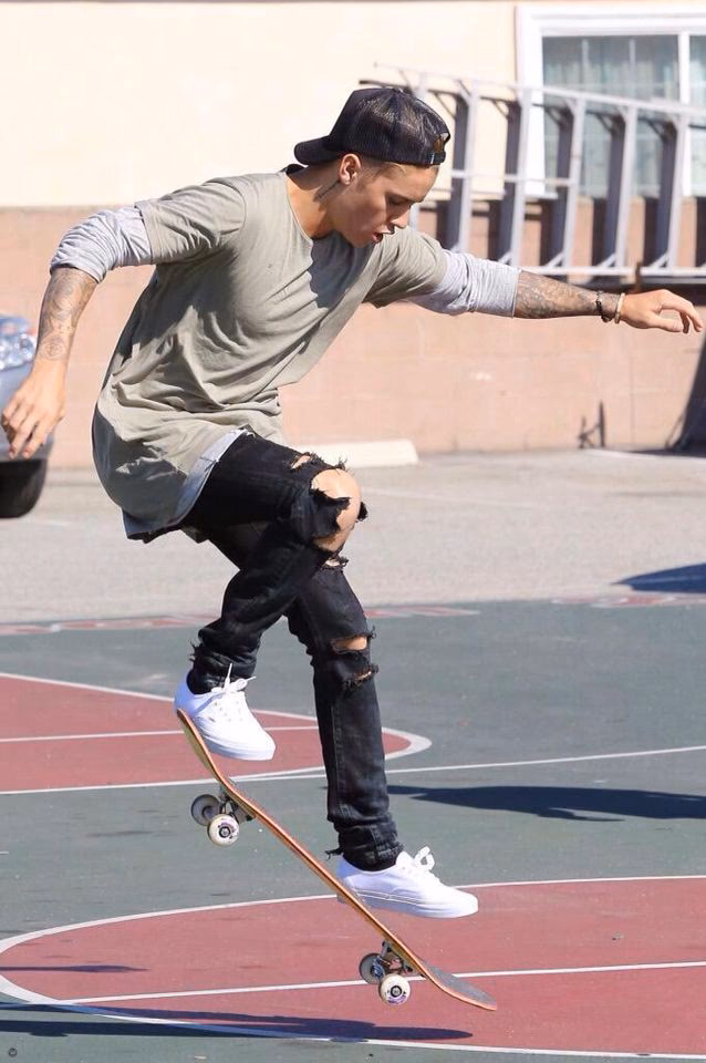 What kind of jeans does Justin Bieber wear?