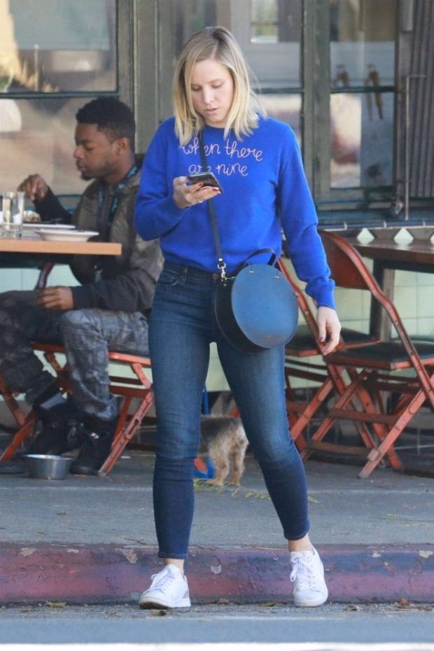 Does Kristen Bell wear flannel?