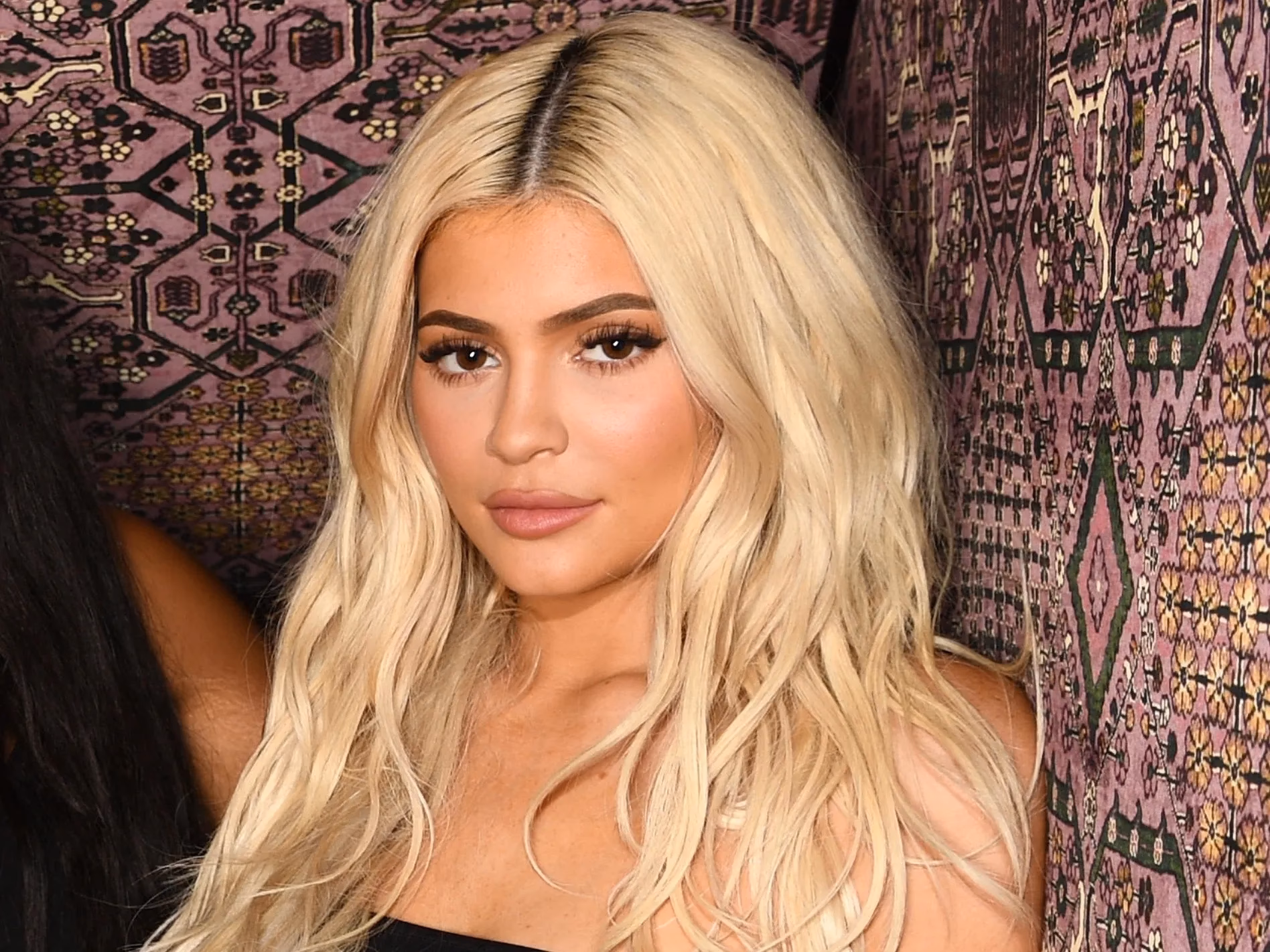 Did Kylie Jenner dye her hair platinum blonde?
