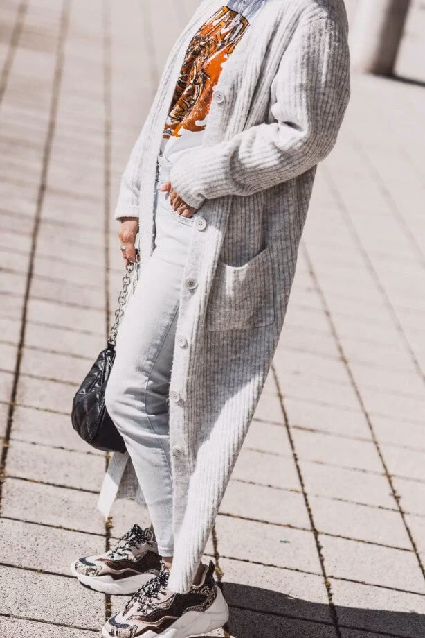Wie trägt man einen Cardigan?
