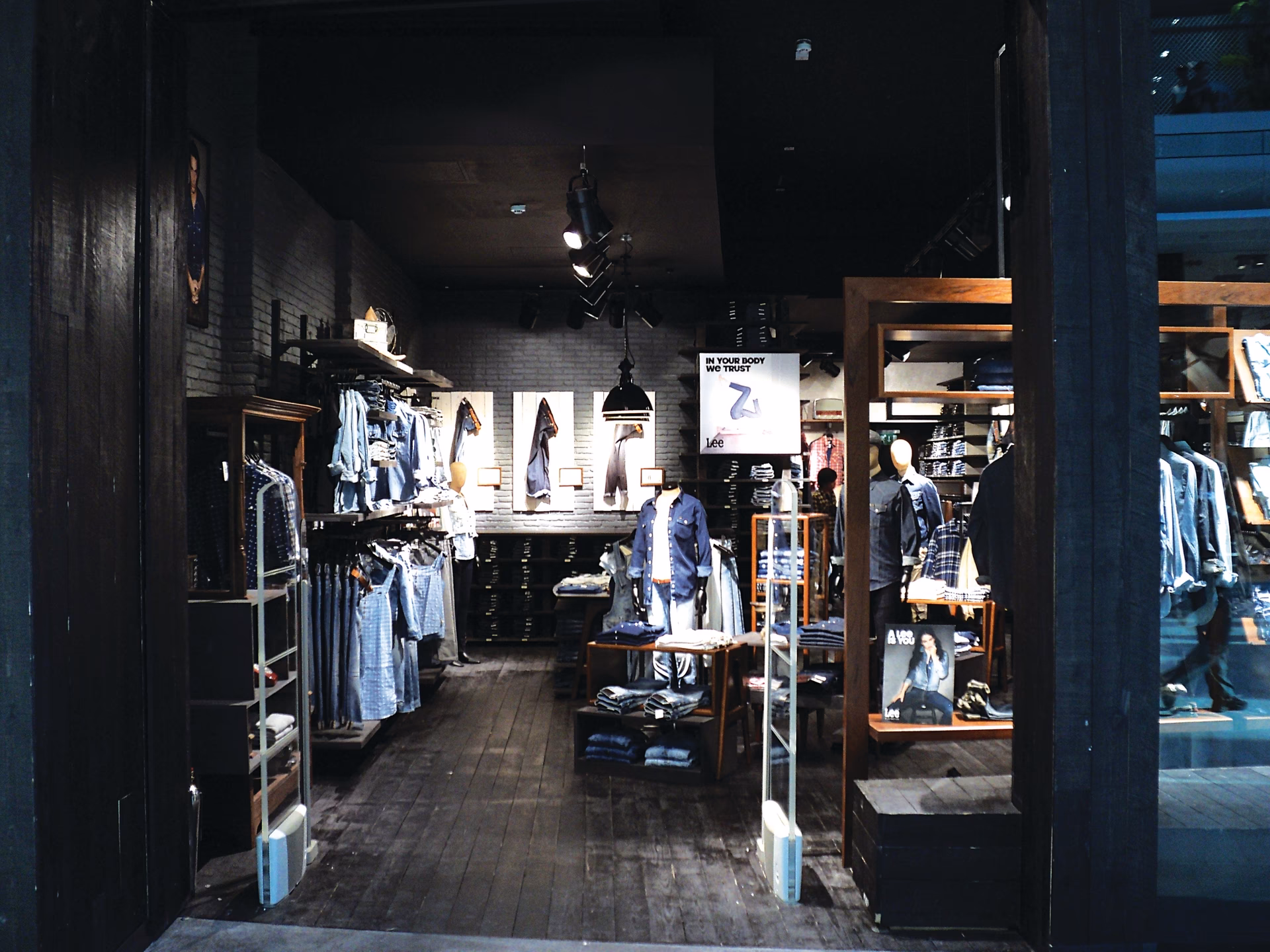What is Lee clothing?