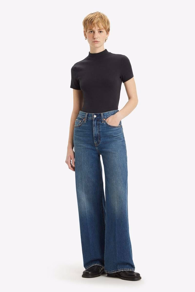 What are Levi's women's flare jeans?