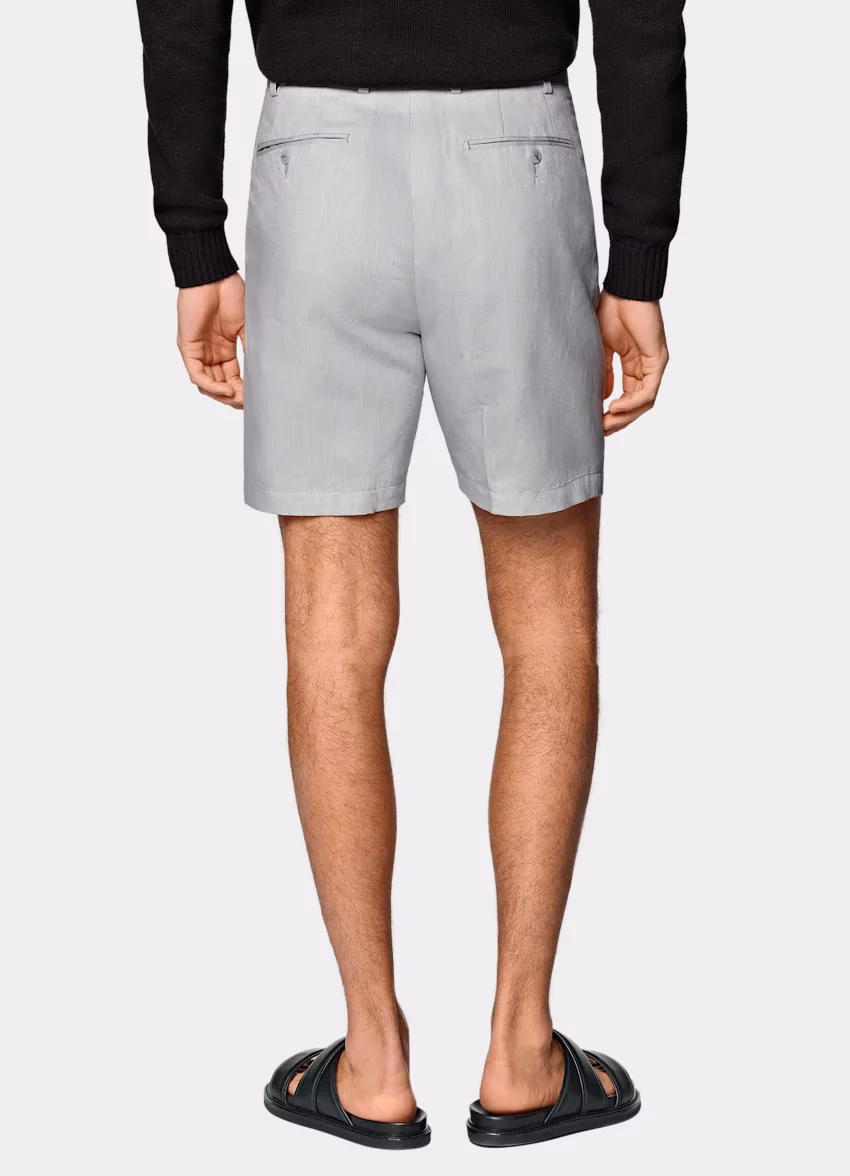 What to wear with linen shorts?