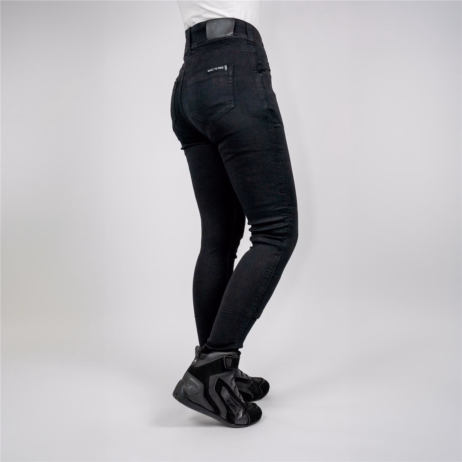 Does Louis Vuitton have pants for women?