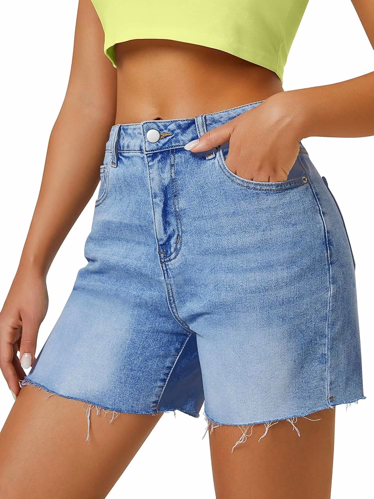 Do jean shorts go with a baby tee?