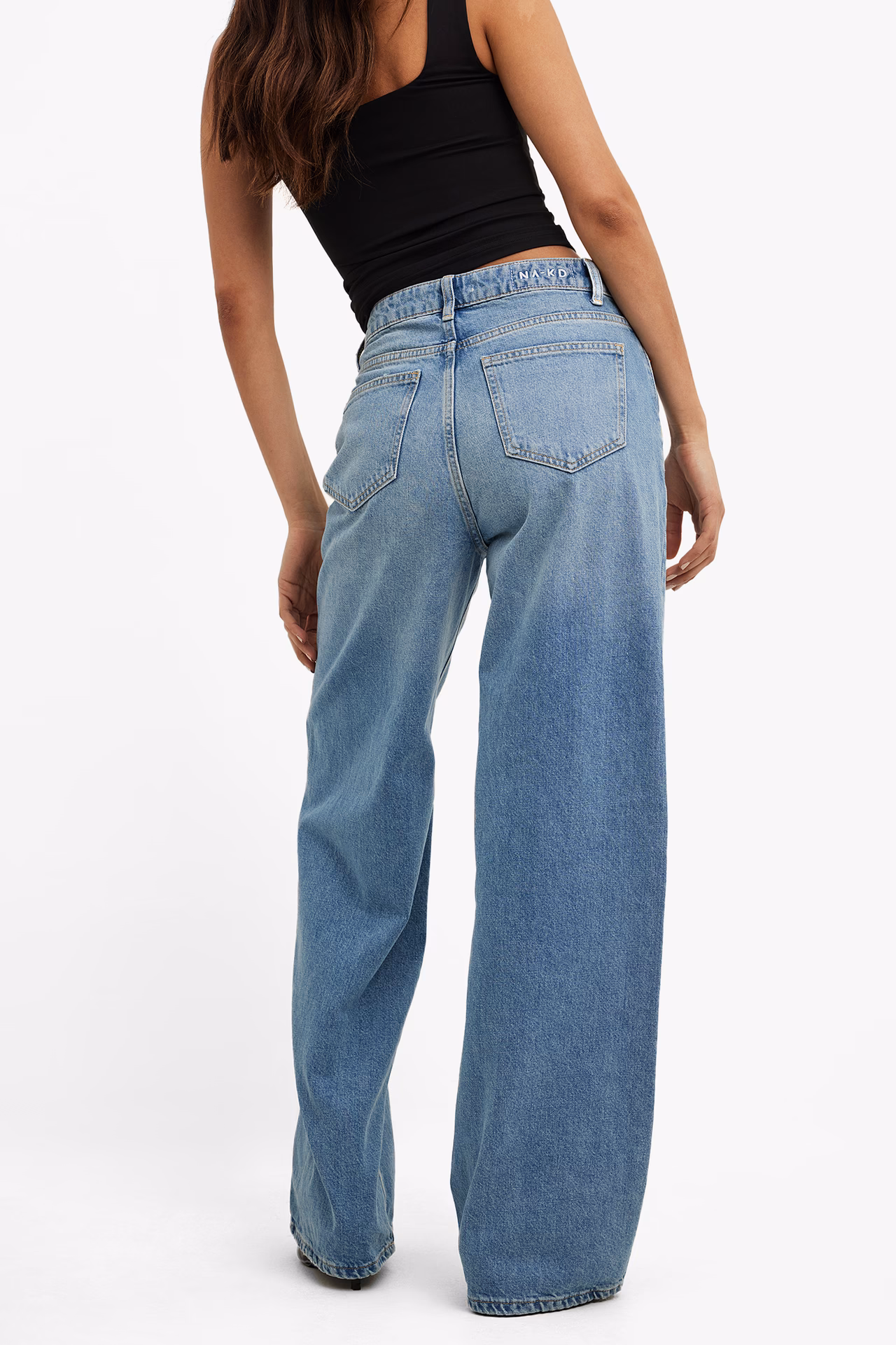 What types of jeans are available at Na-KD?