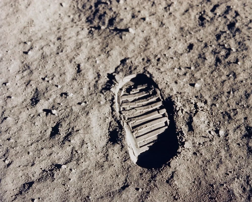 Did Aldrin & Armstrong wear different boots on the Moon?