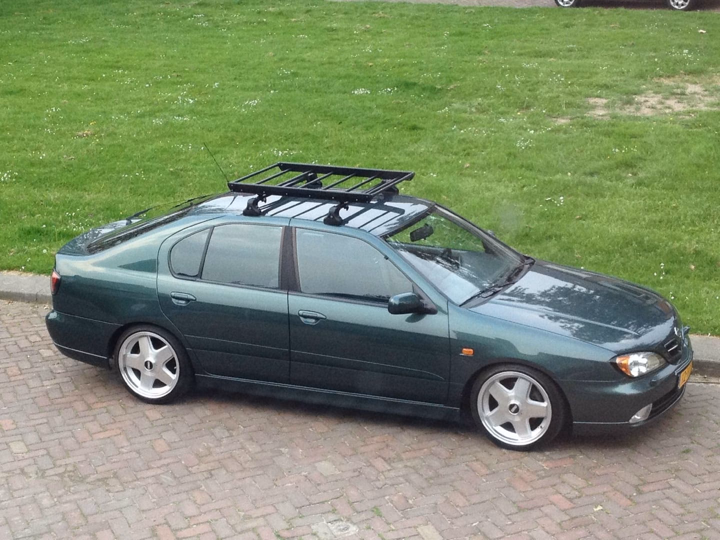 Is the Nissan Primera P11 1.6 all wheel drive?