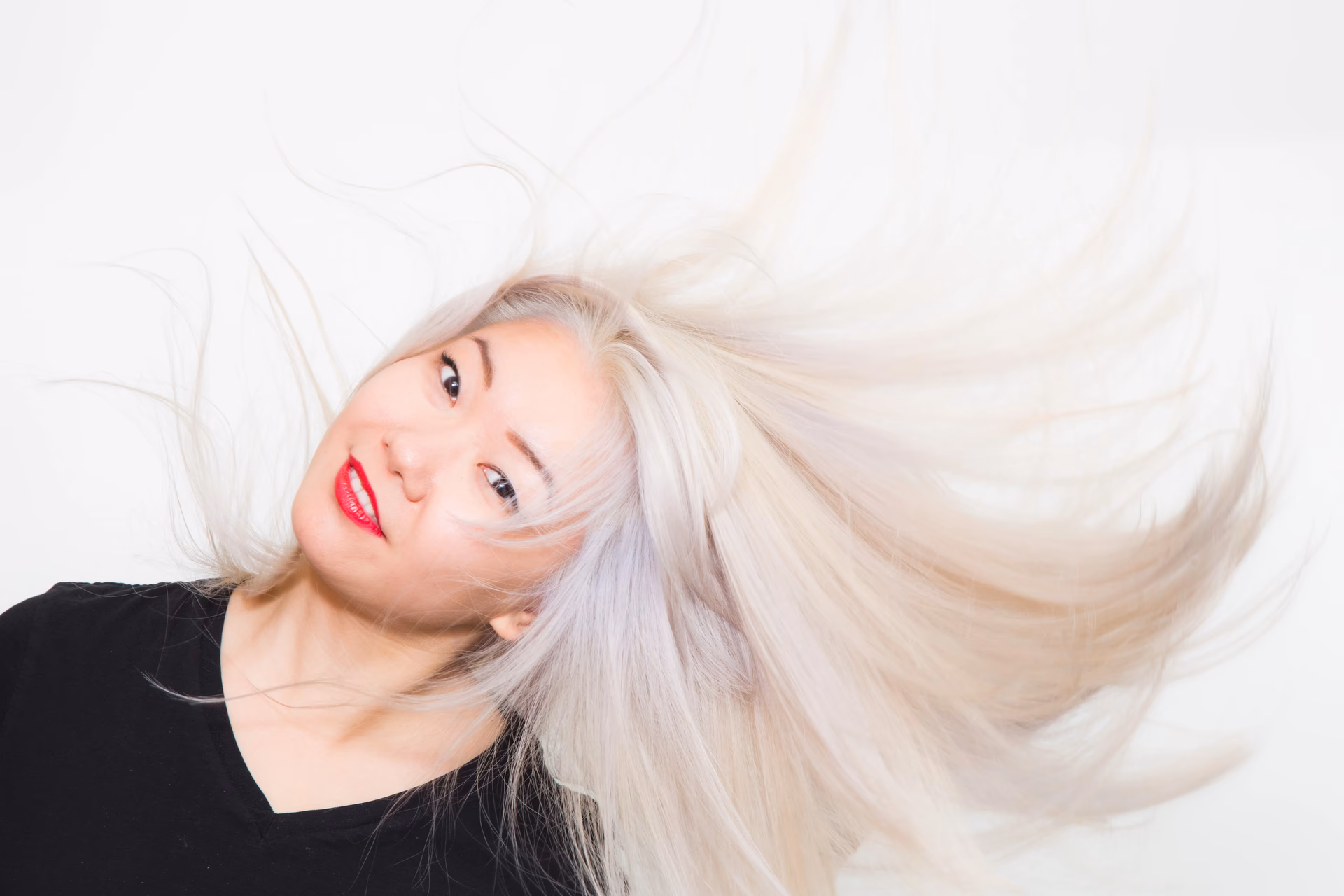 Does platinum blonde hair dye bleach?
