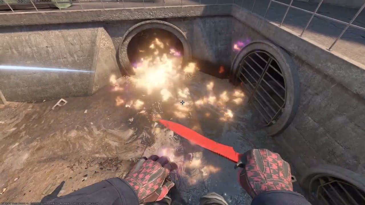 How to throw a Molotov in CSGO?