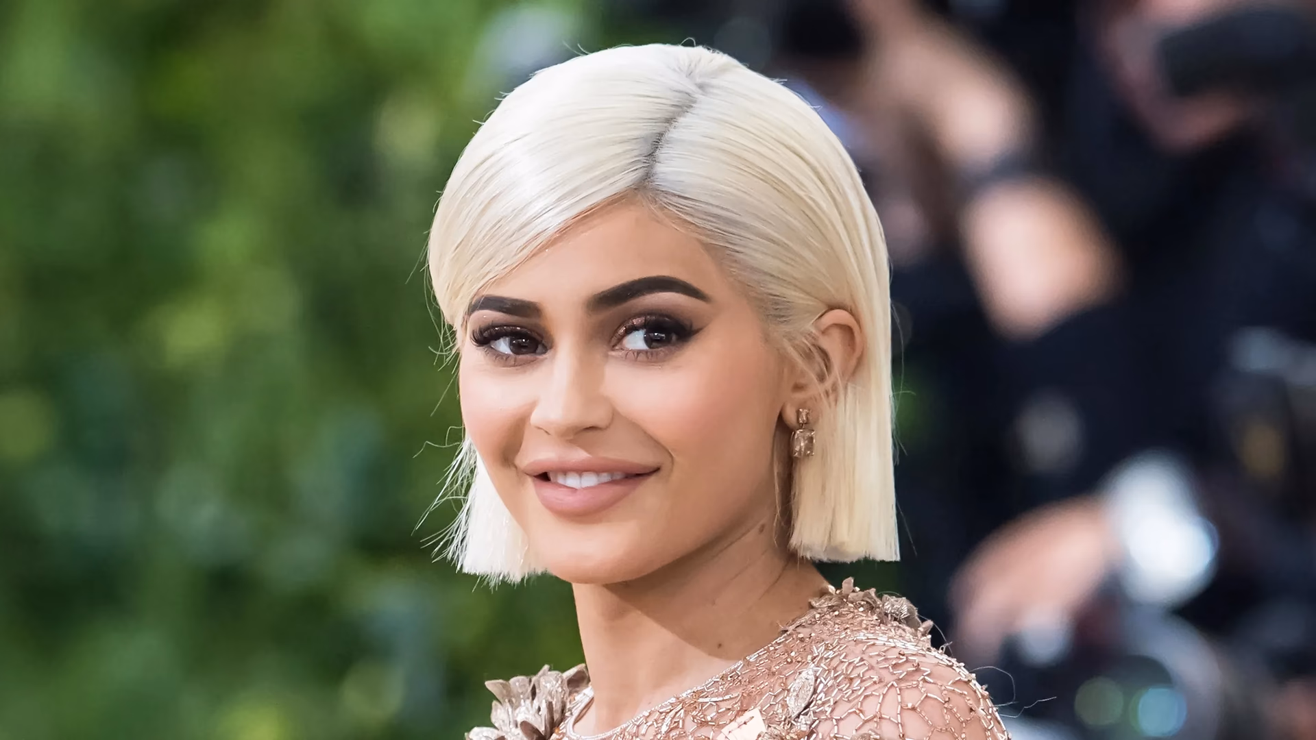 Does Kylie Jenner have short hair?