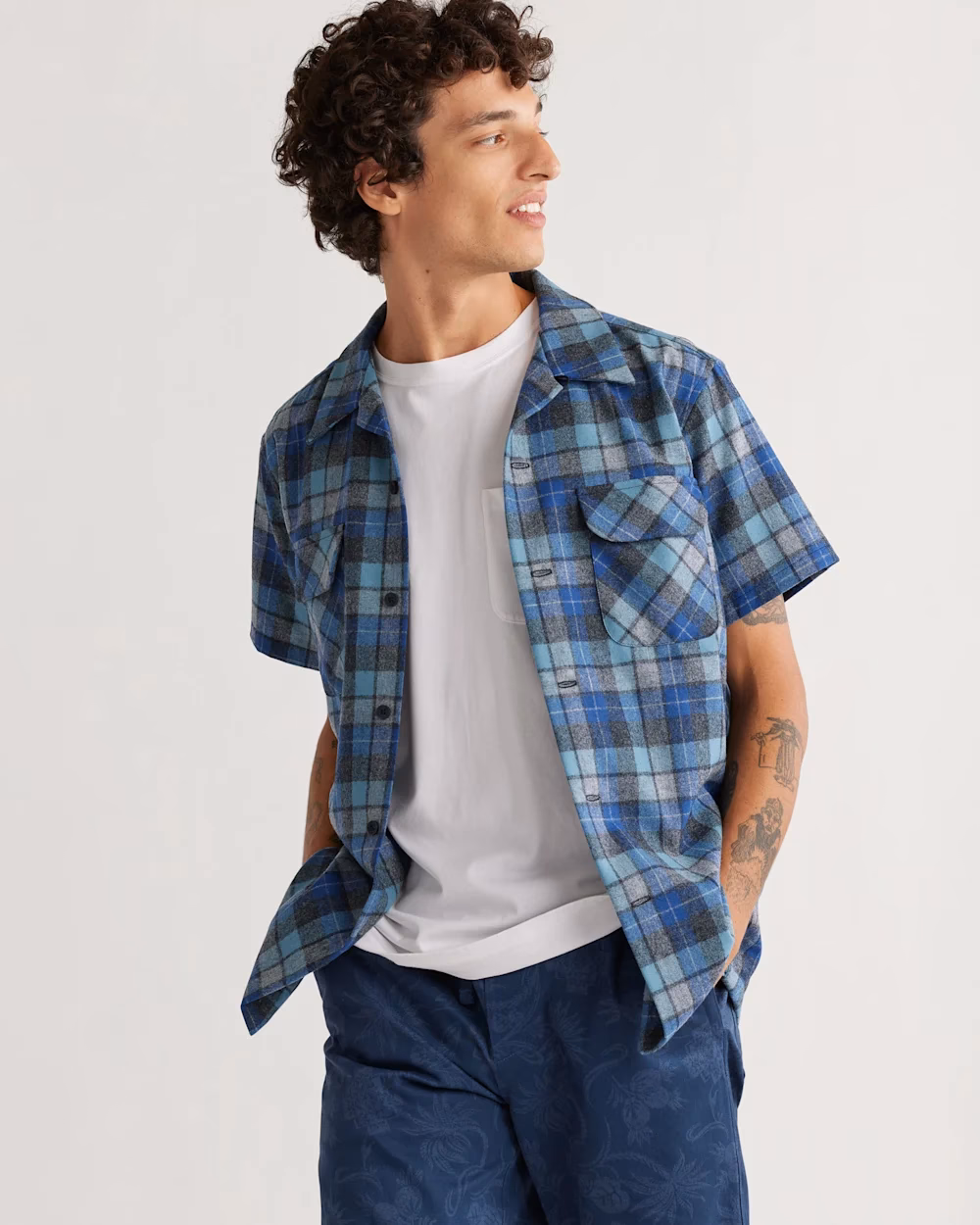 How should a short man choose a flannel shirt?