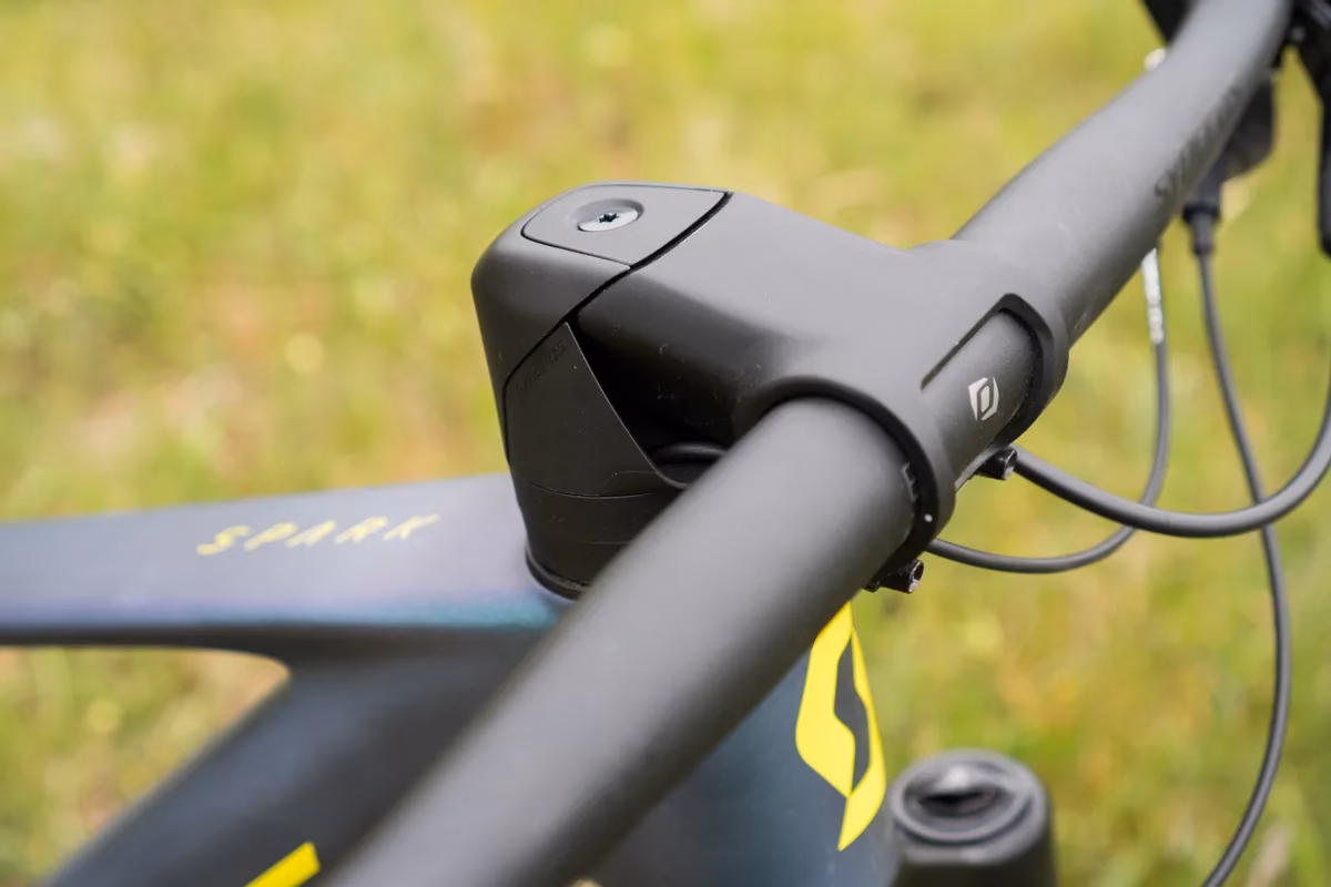 Does stem length affect how a bike handles?