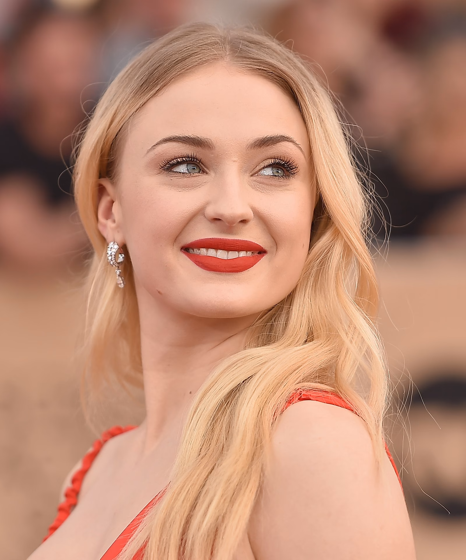 Did Sophie Turner dye her hair red?
