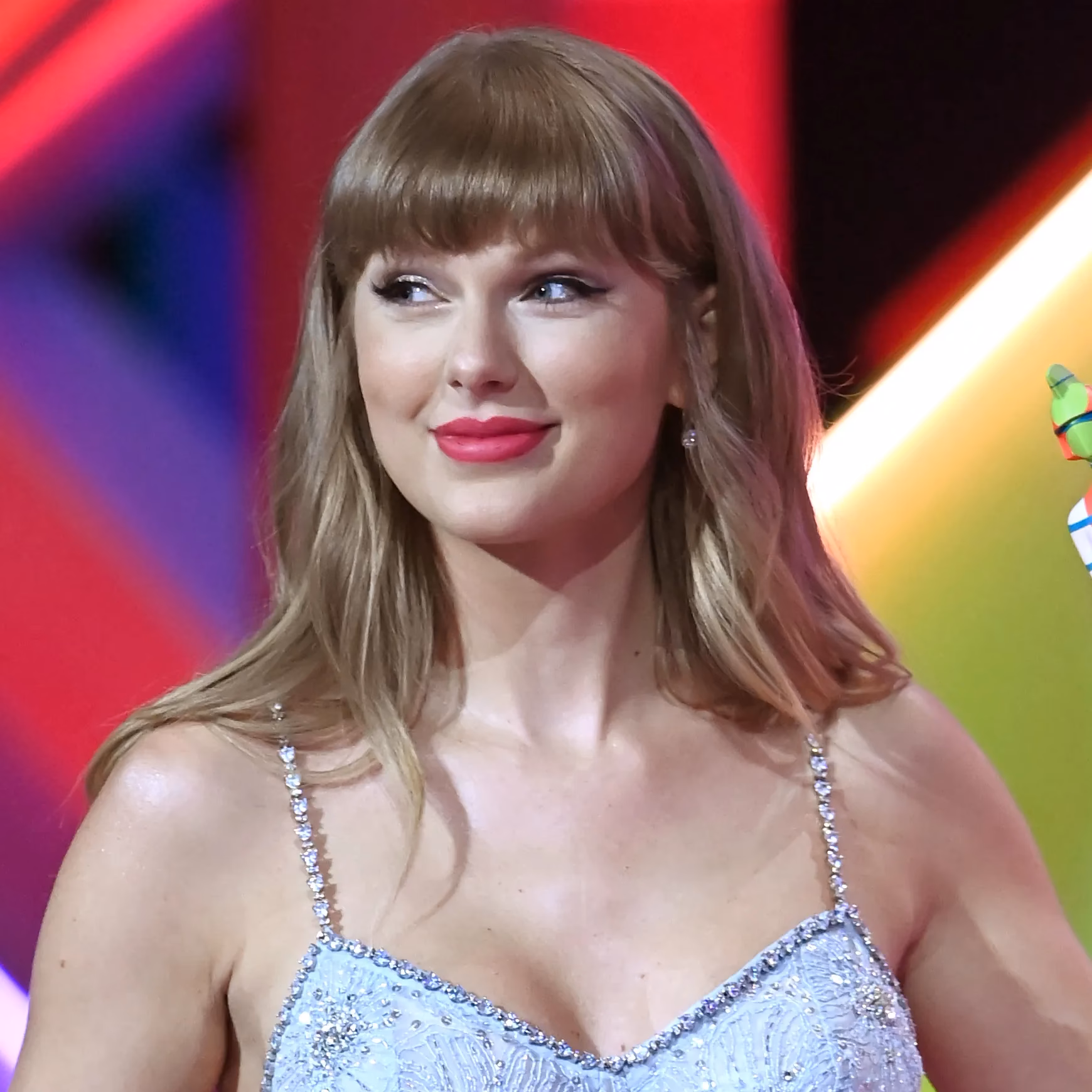 Did Taylor Swift have curly hair as a child?