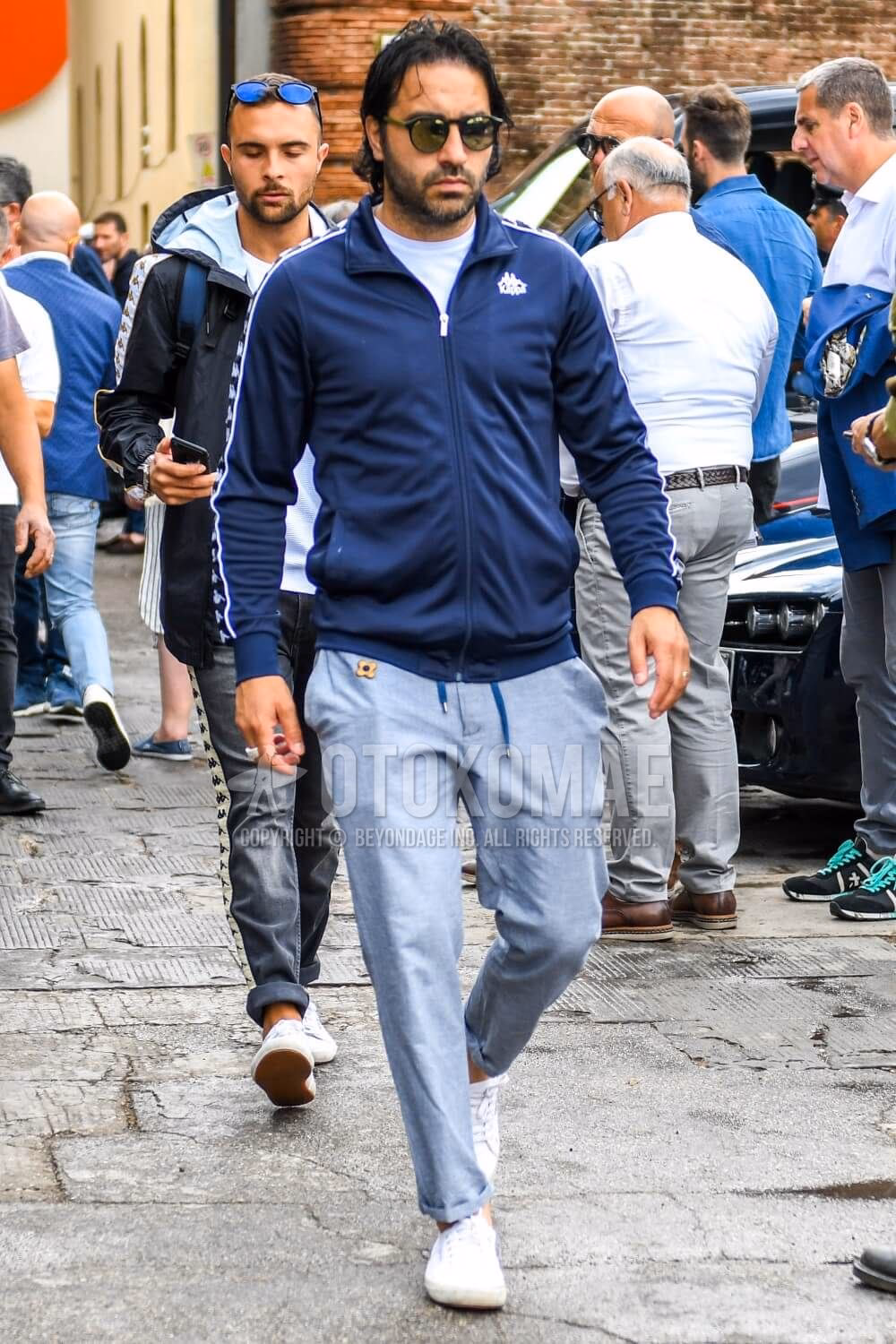 What is a tracksuit & how does it work?