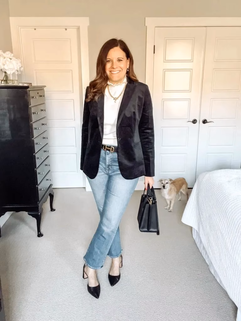 What to wear with a velvet jacket?